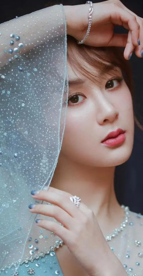 温婉佳人魅力四射