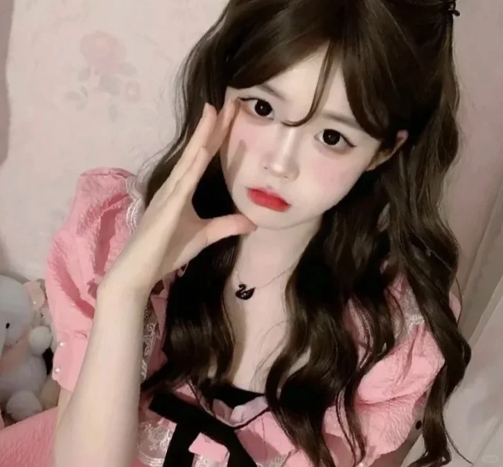 收藏的女头像➕背景（非本人）什么类型都有