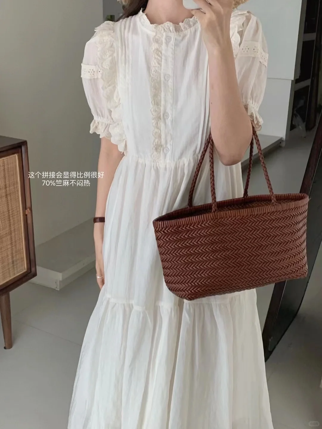 穿上就是软萌萌 让人很有保护欲的女孩子