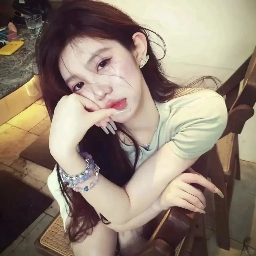 邂逅复古风女生头像