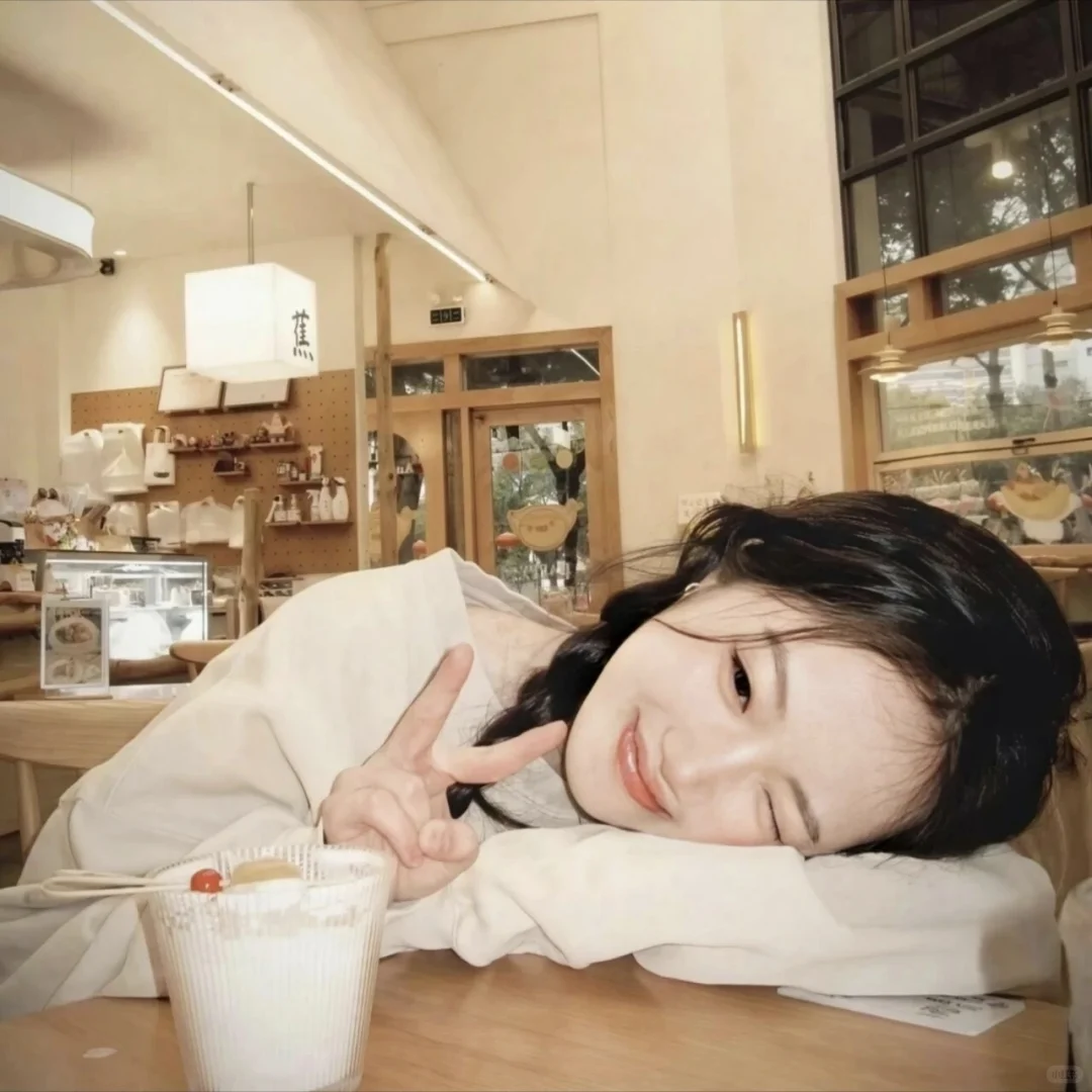 邂逅复古风女生头像