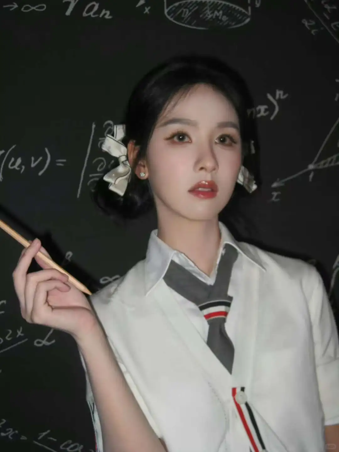 陈都灵 高冷学霸 纤腰细腿