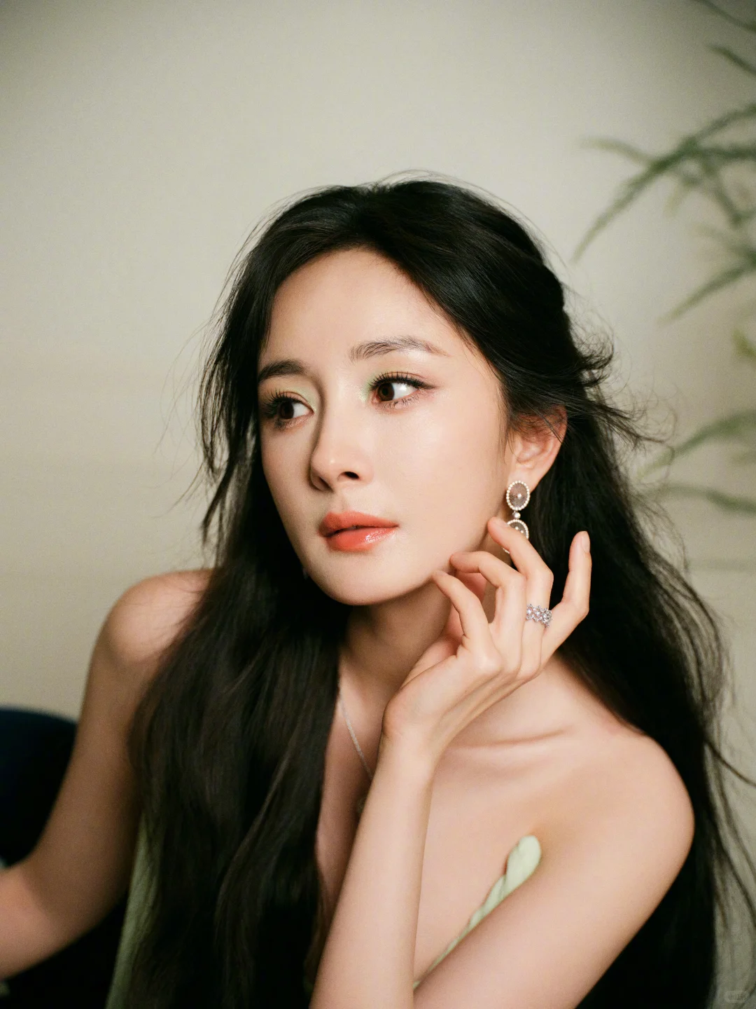 杨幂 好萌的女大 绿色的漂亮出场 纯洁熟女