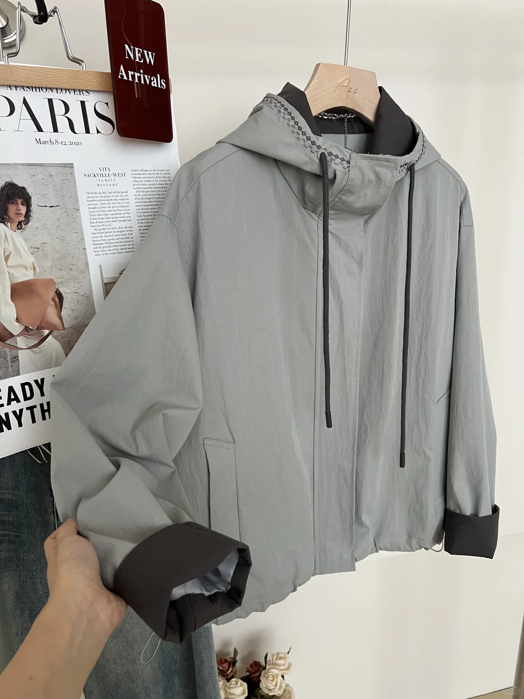 高级感通勤外套 别致雾蓝配色连帽风衣