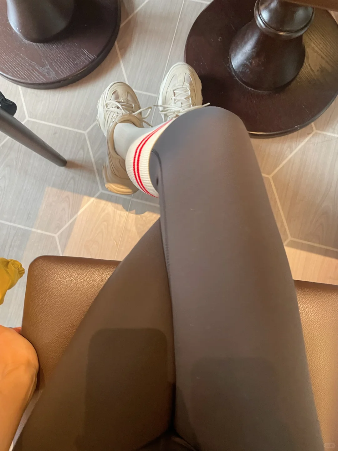 今天超酷的一双腿～～～