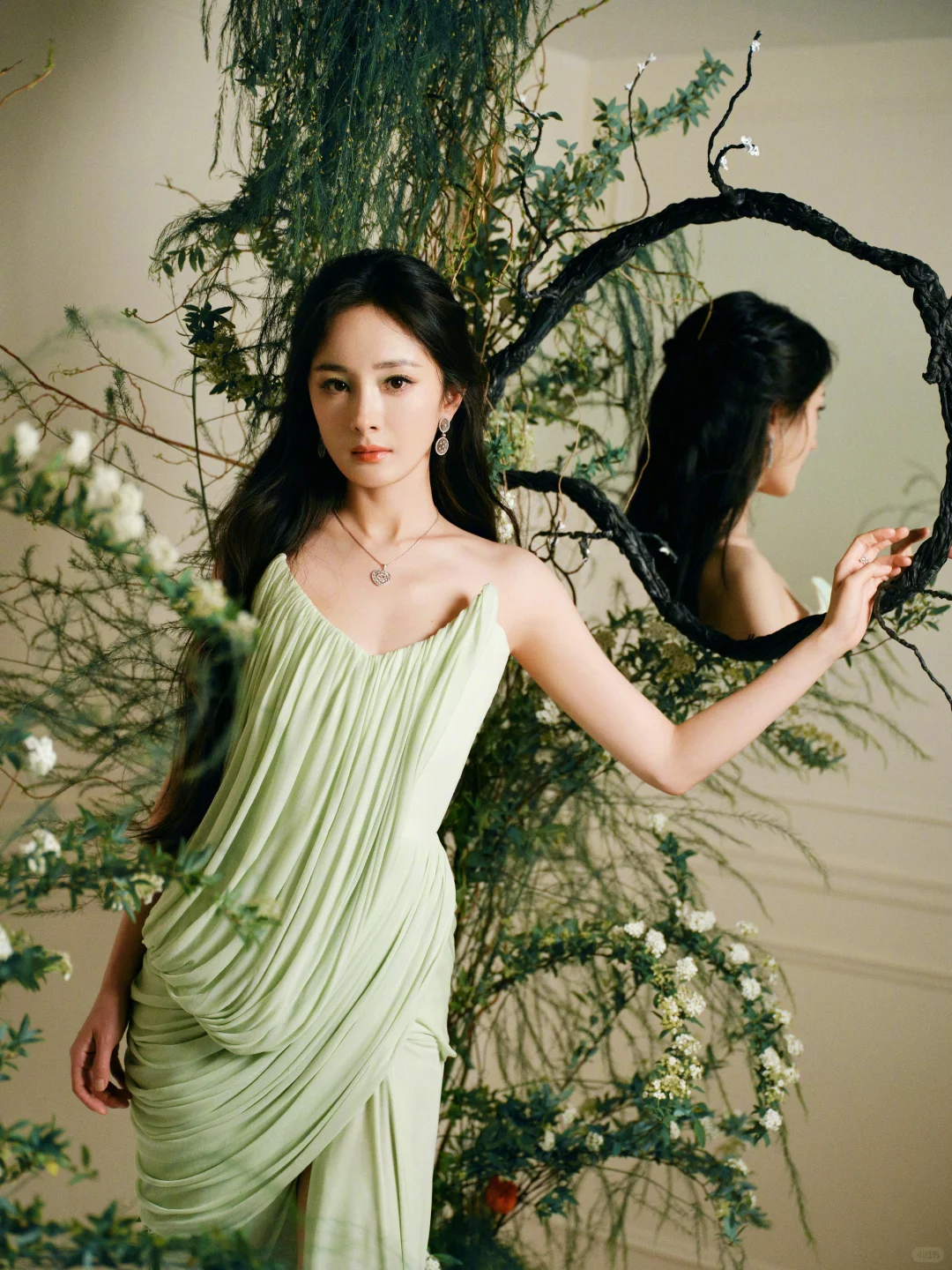 杨幂 好萌的女大 绿色的漂亮出场 纯洁熟女