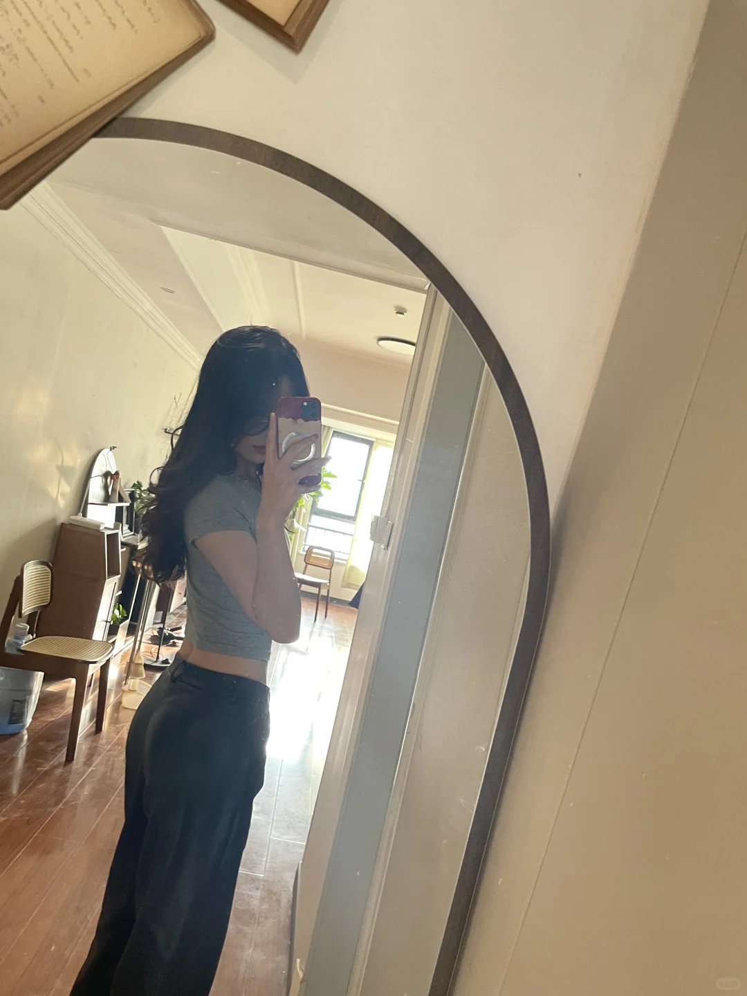 谁说薄肌女穿上衣服就看不出训练痕迹