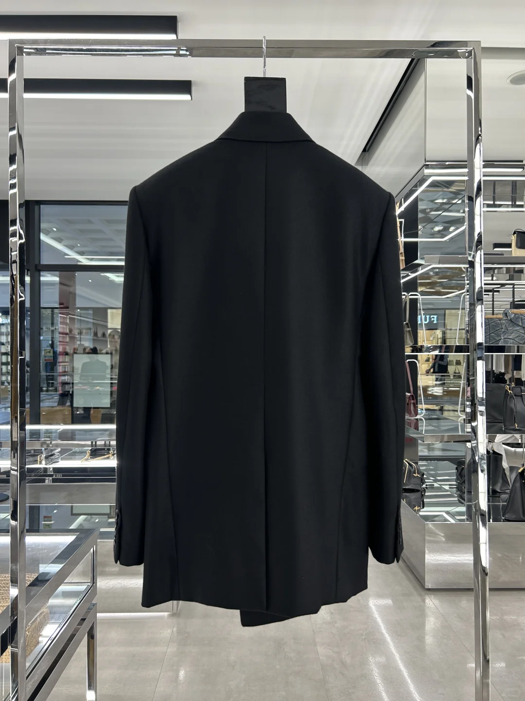 女士黑色双排扣羊绒西装薄垫肩宽松版型西服