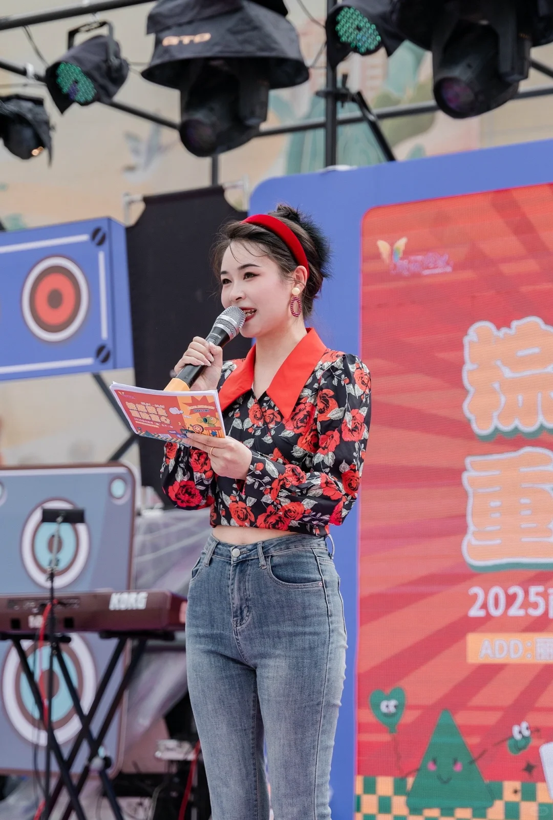 这个主持人太港啦