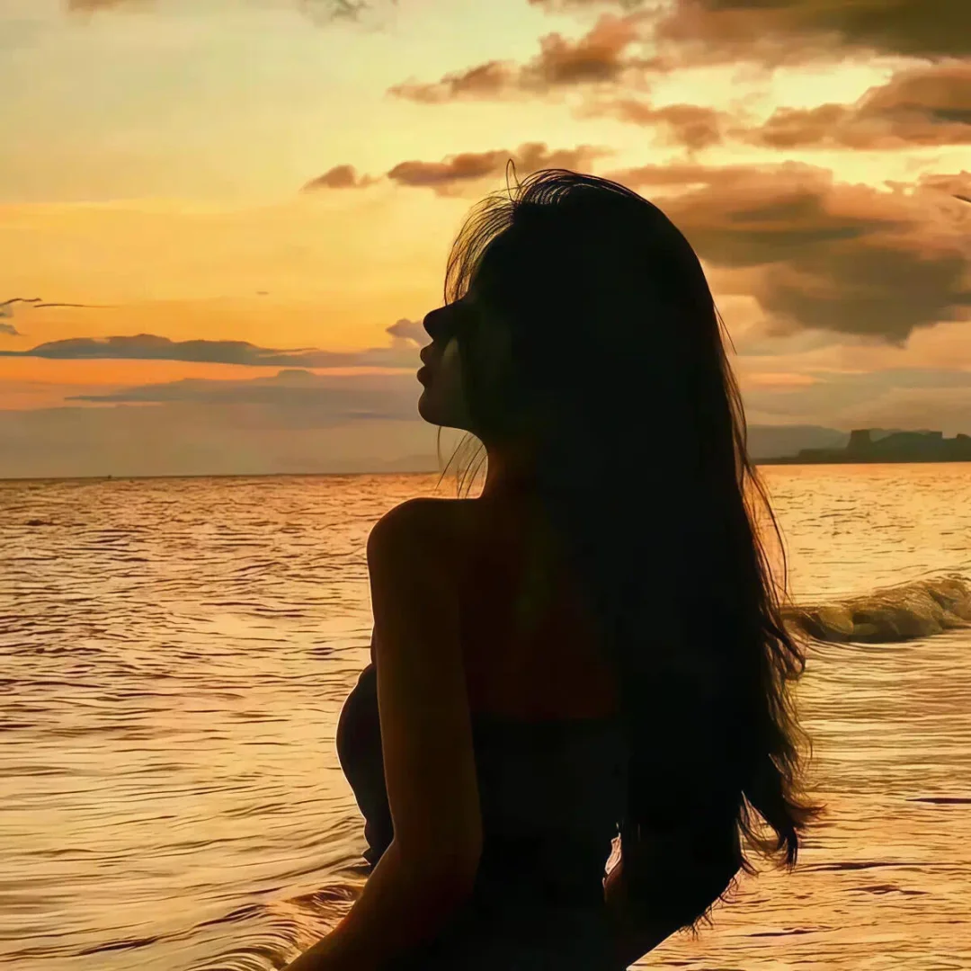 海边落日余晖｜唯美女生头像
