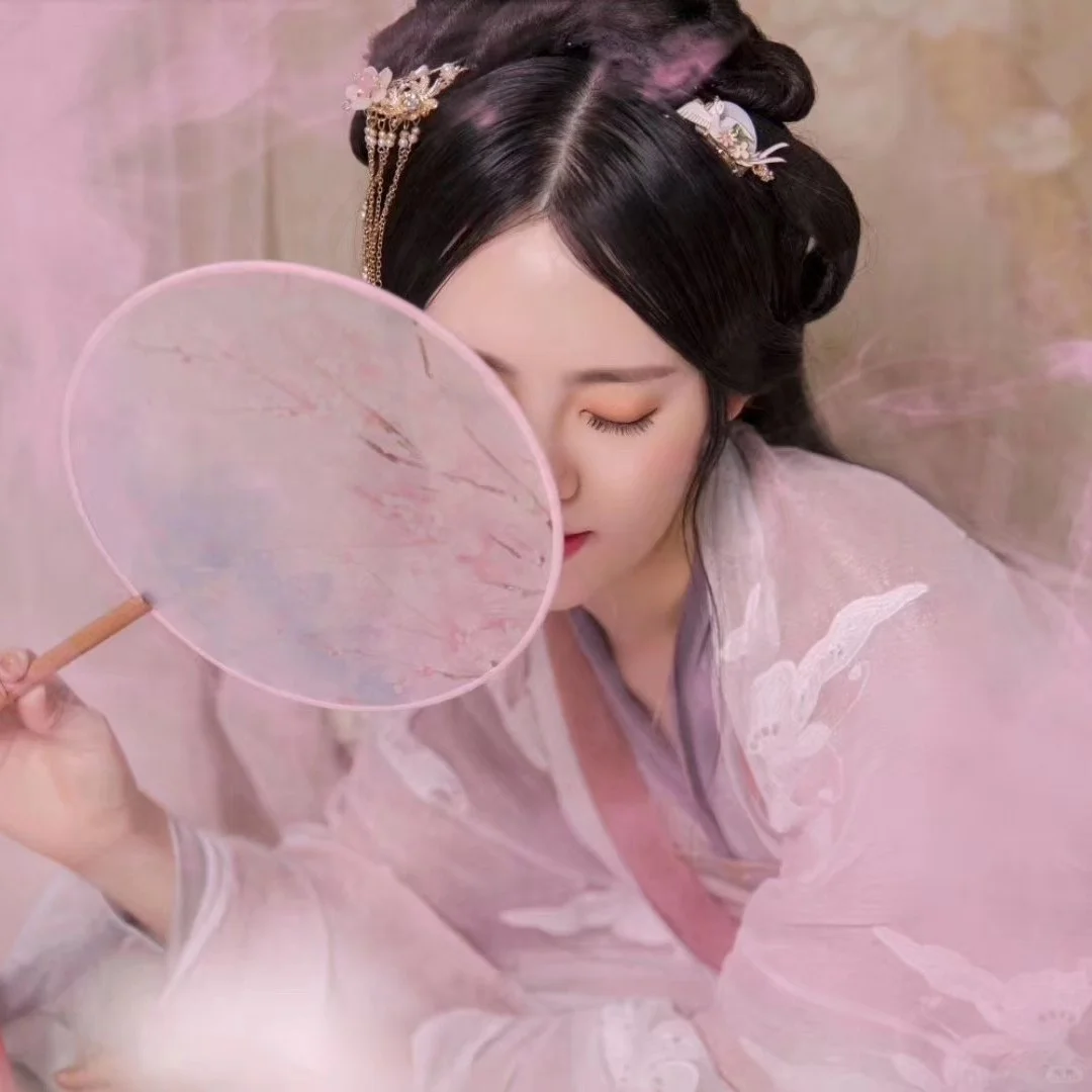 给大家分享古典美女，让你感受到柔美的姑娘