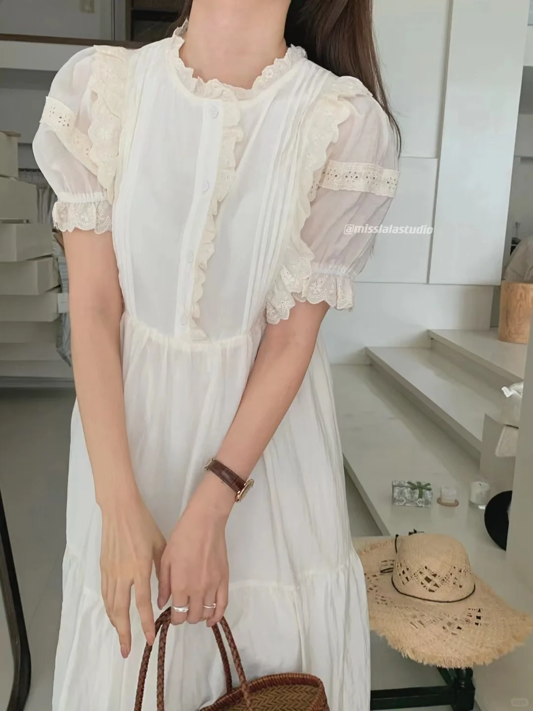 穿上就是软萌萌 让人很有保护欲的女孩子