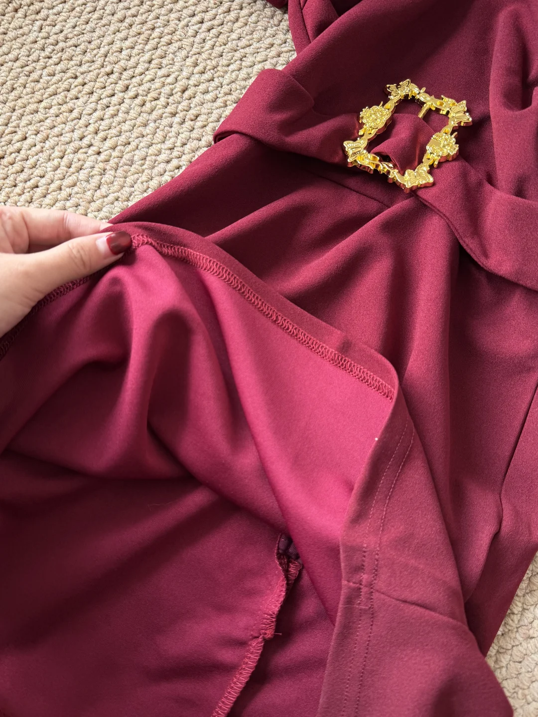 捡漏！！才30💰的勃垦第红掐腰包臀裙！好美！！