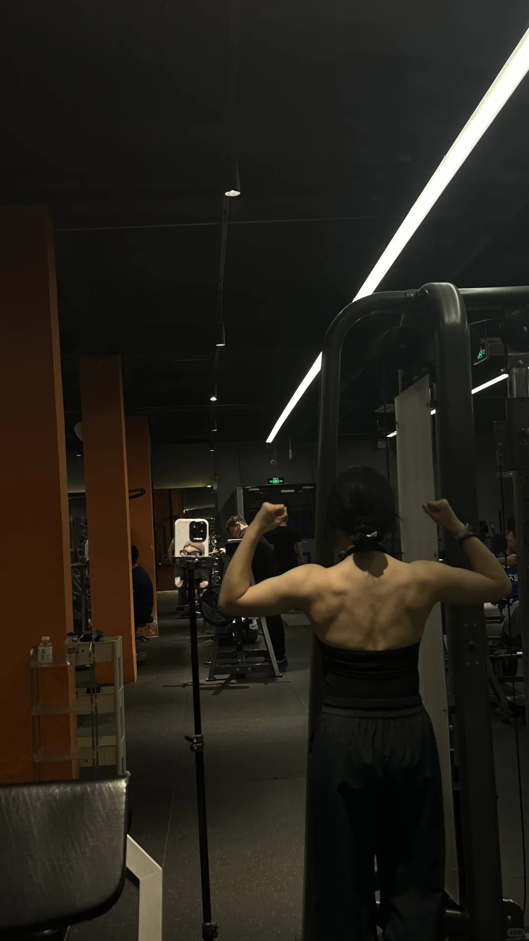 早说你喜欢肌肉女我就不装了