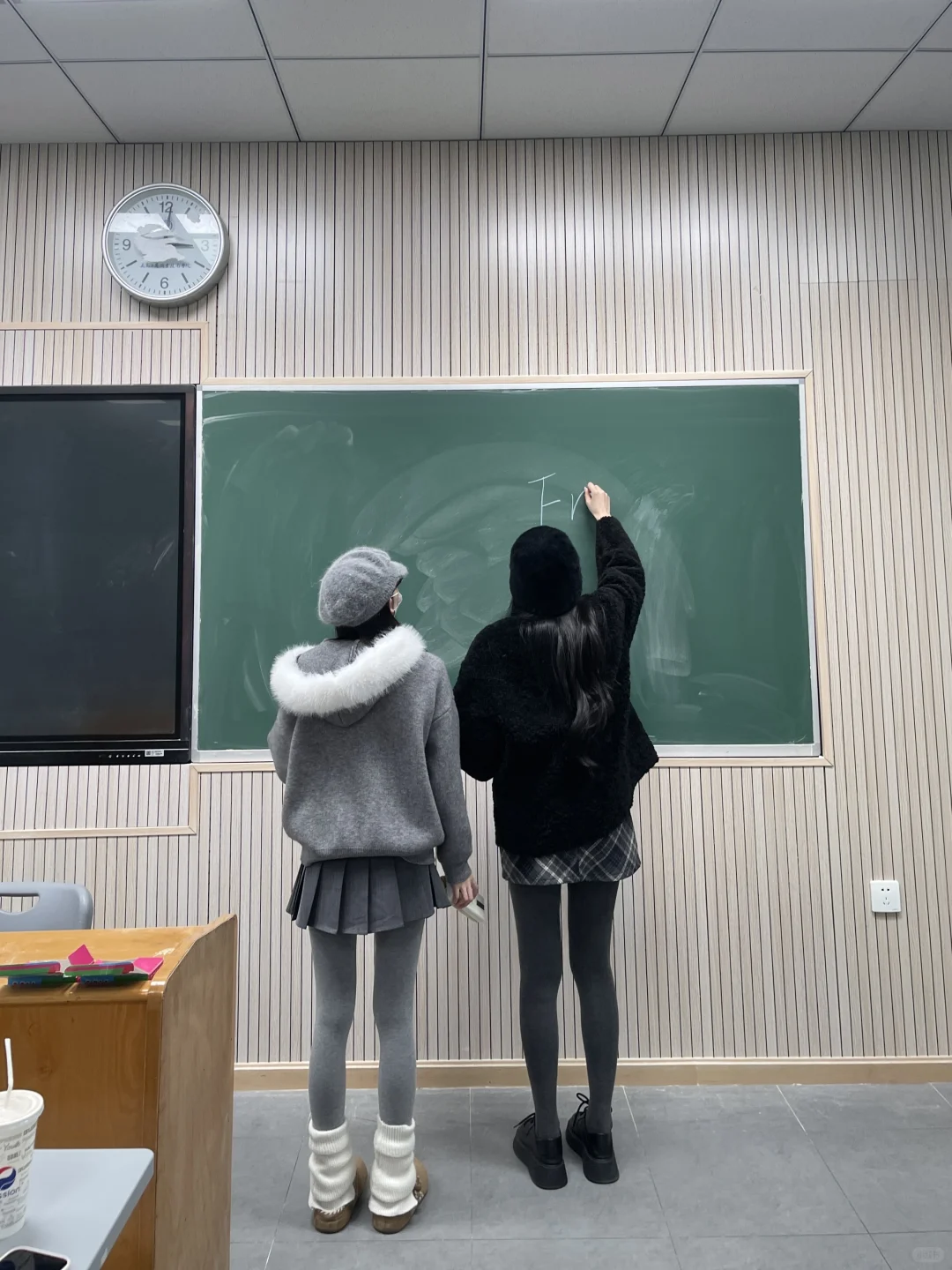 上课看到的……现在都流行这么穿了吗？