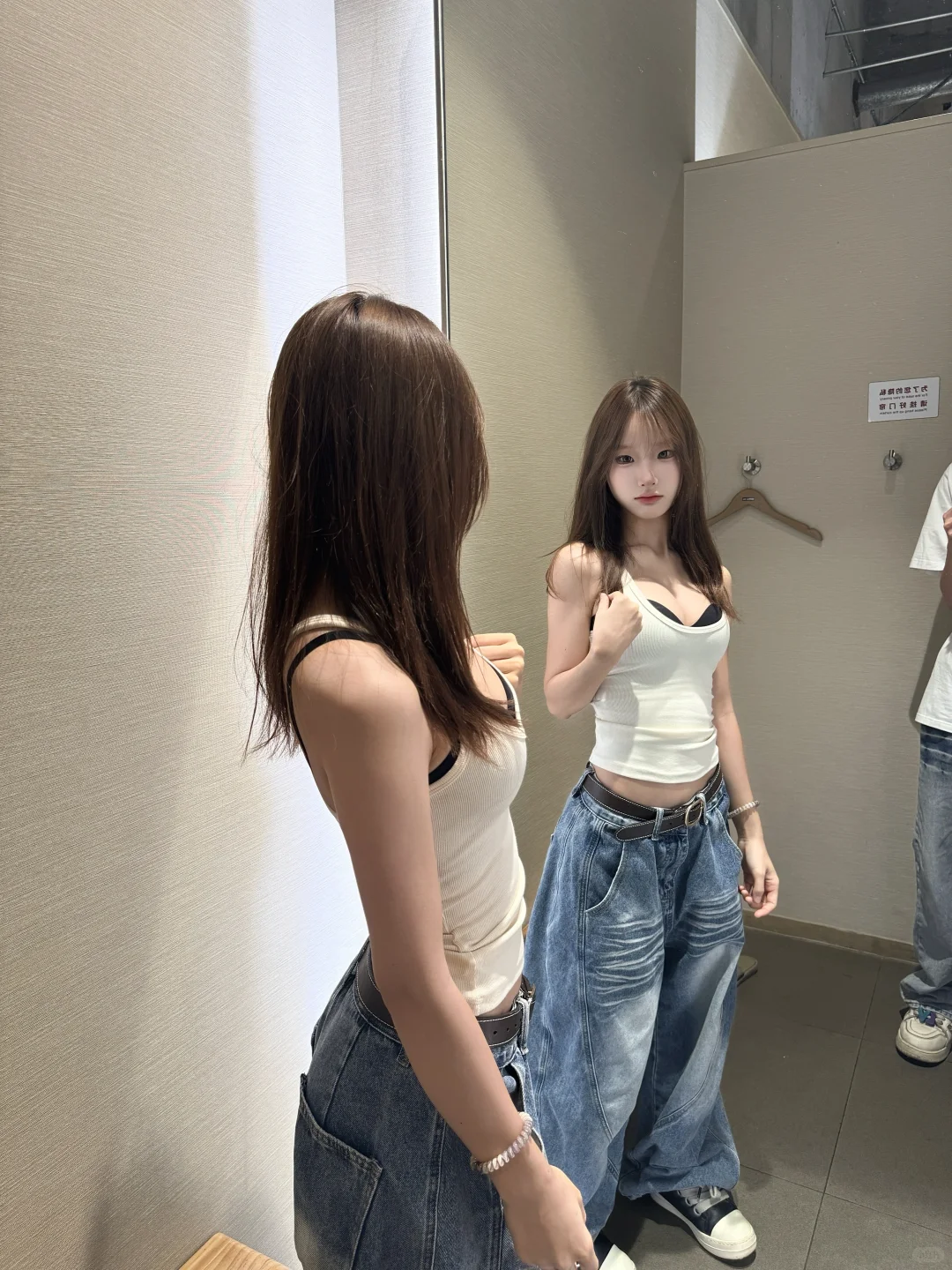 想把这件内衣和背心锁在身上