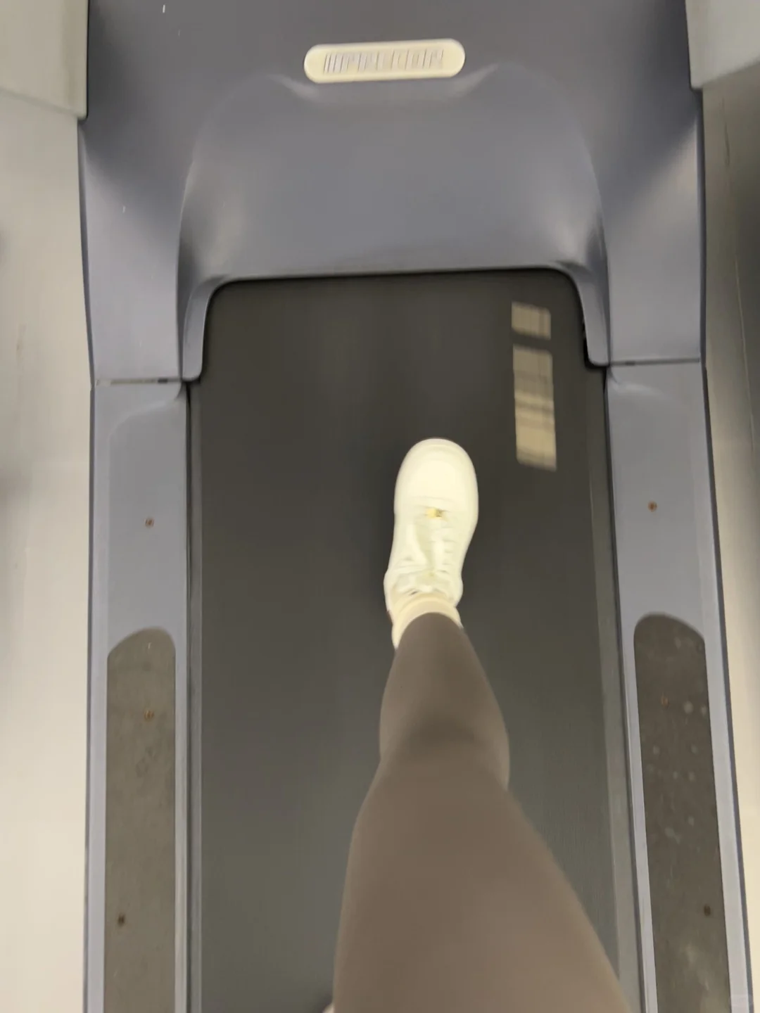 当我开始在跑步机上🏃🏻‍♀️