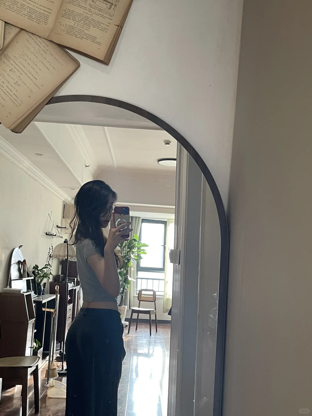 谁说薄肌女穿上衣服就看不出训练痕迹