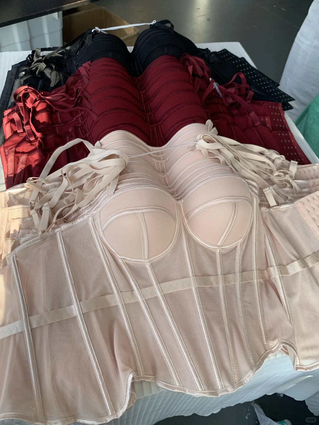 源头工厂｜最近跨境卖爆的鱼骨胸衣～颜色超多