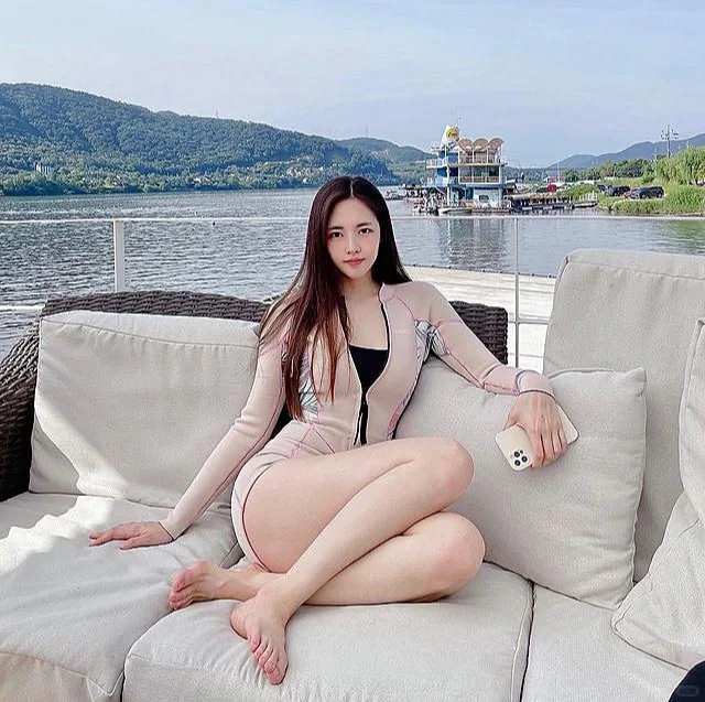 [ins美女]五官精致的大长腿女神模特写真3