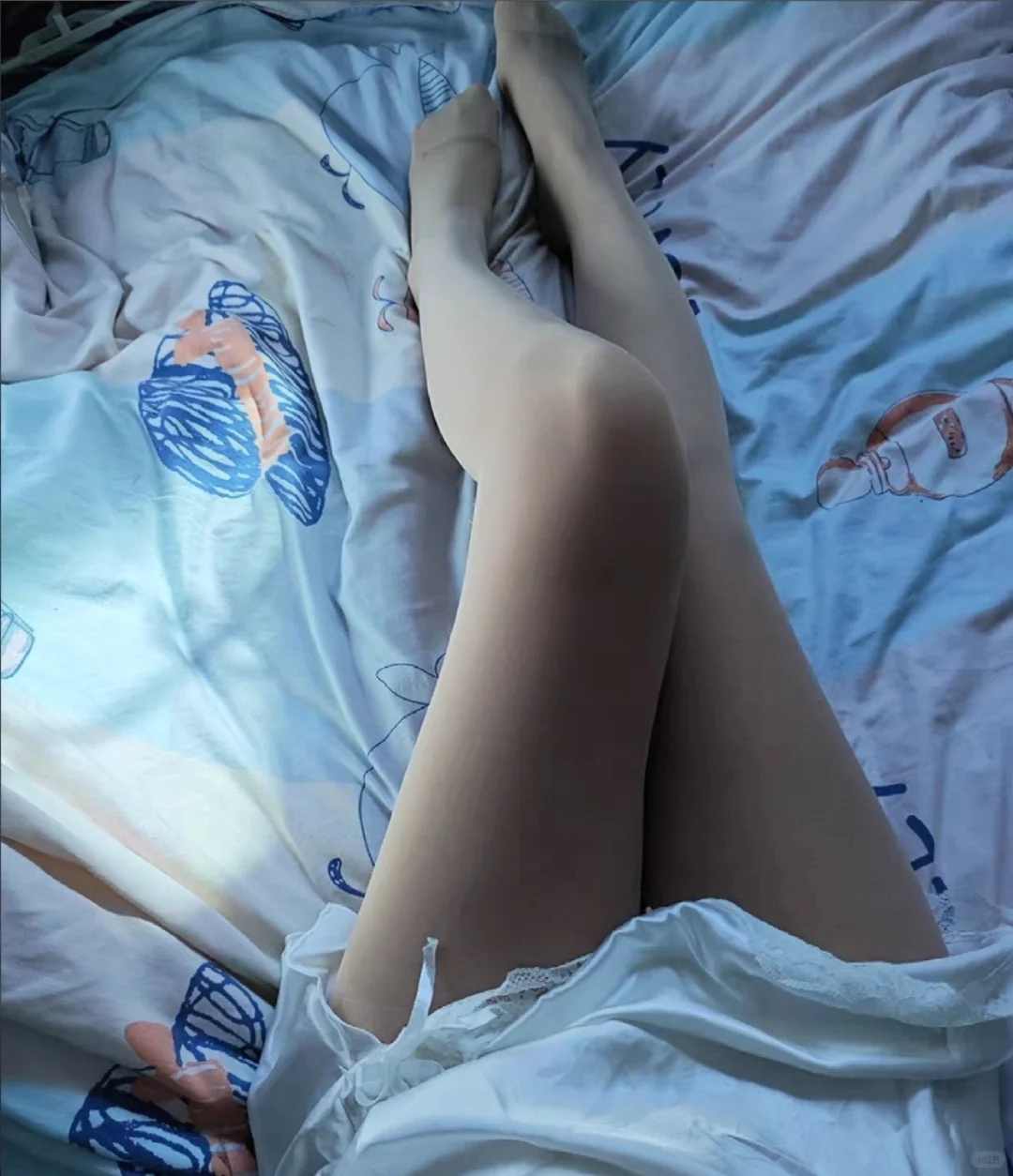 睡觉穿丝袜挺舒服的，很喜欢