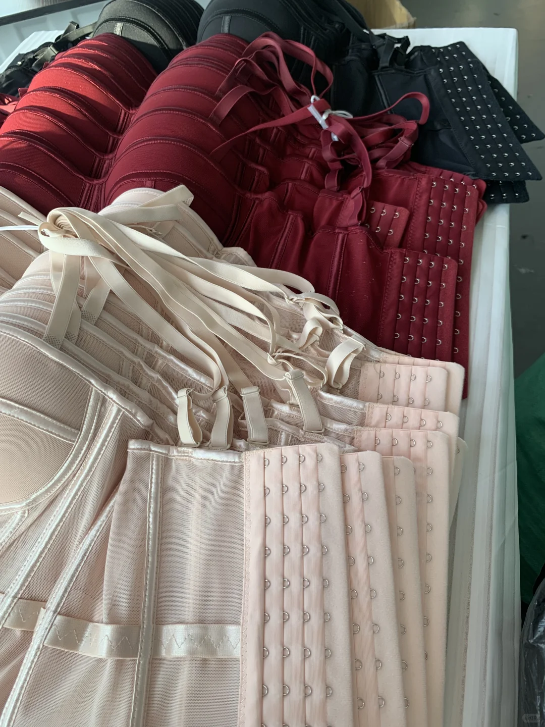 源头工厂｜最近跨境卖爆的鱼骨胸衣～颜色超多