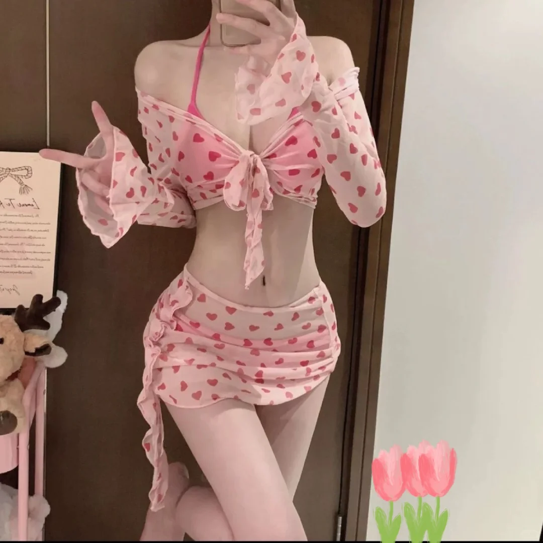 啊啊啊！粉色暴击！这套泳衣甜到报警！！
