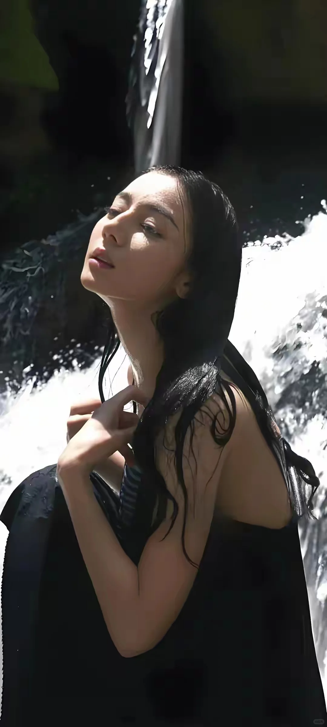 迪丽热巴海边大片太绝了！直接杀疯热搜榜