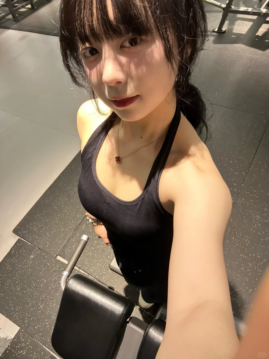 早说你喜欢肌肉女我就不装了