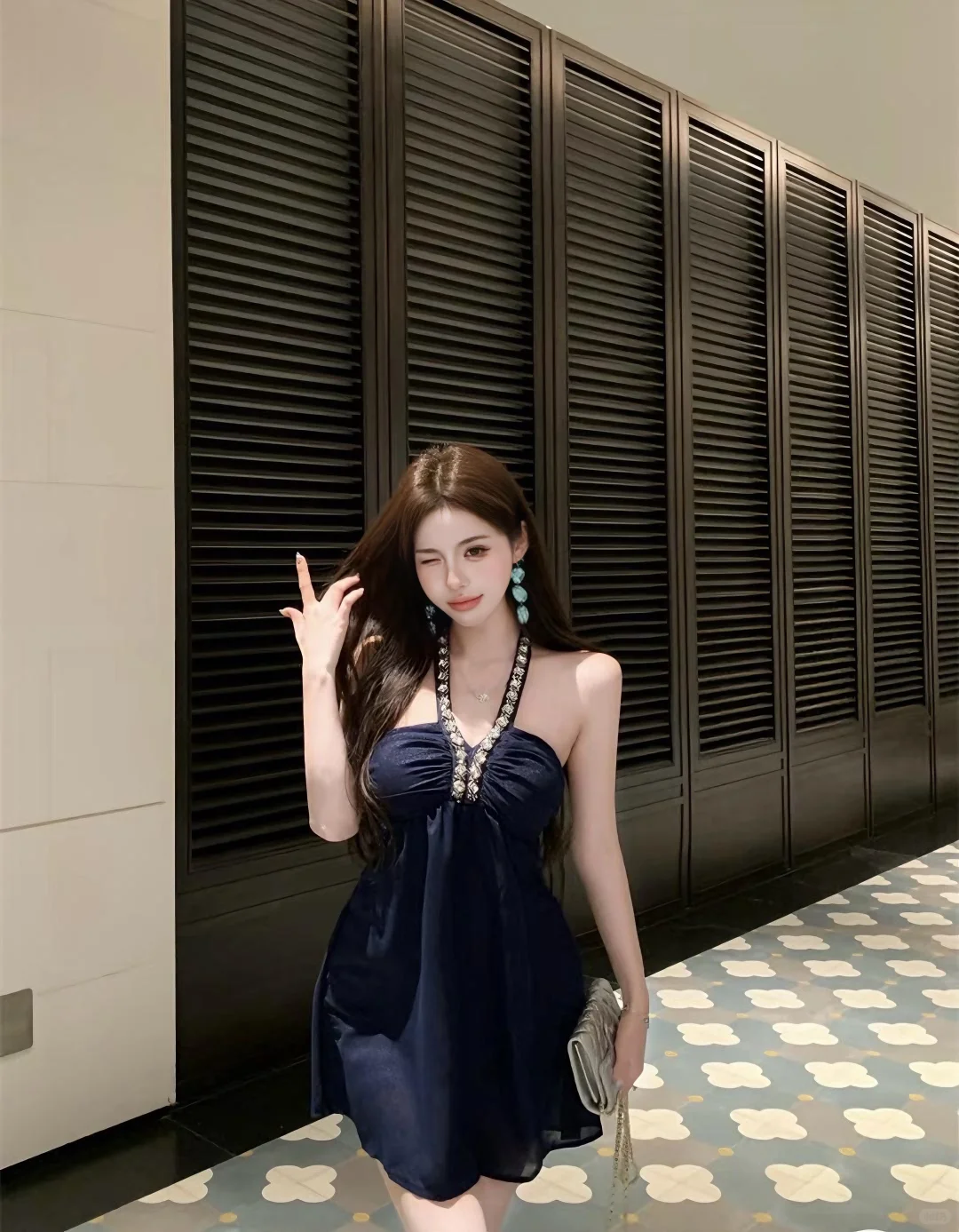 自带松弛感✨ 藏青挂脖裙绝绝子