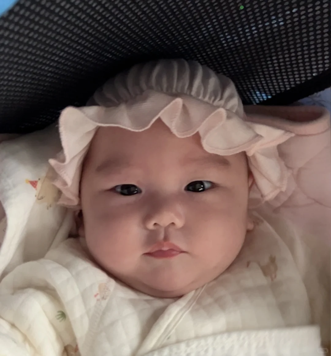 沉迷于自己的美貌无法自拔