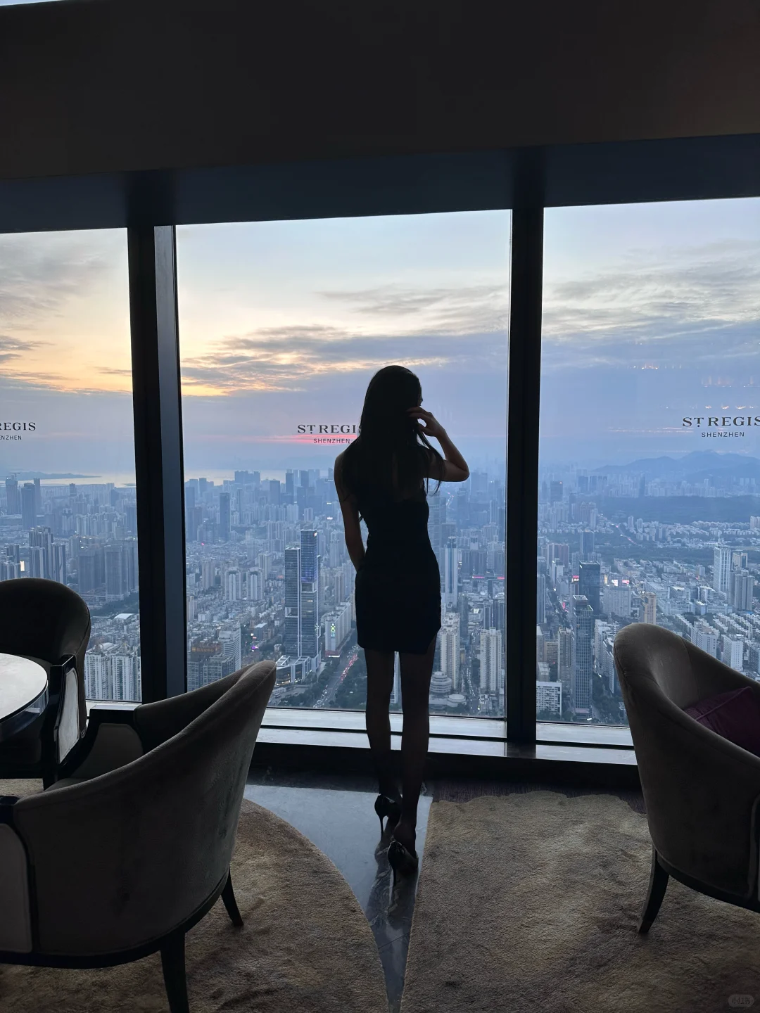 放轻松 你不是第一个拜倒在我高跟鞋下的人