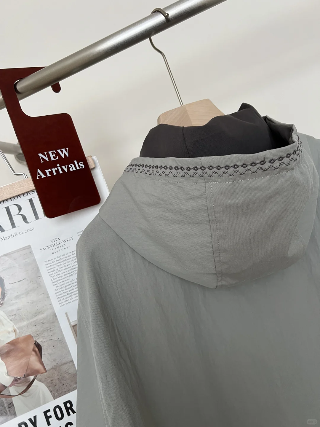 高级感通勤外套 别致雾蓝配色连帽风衣