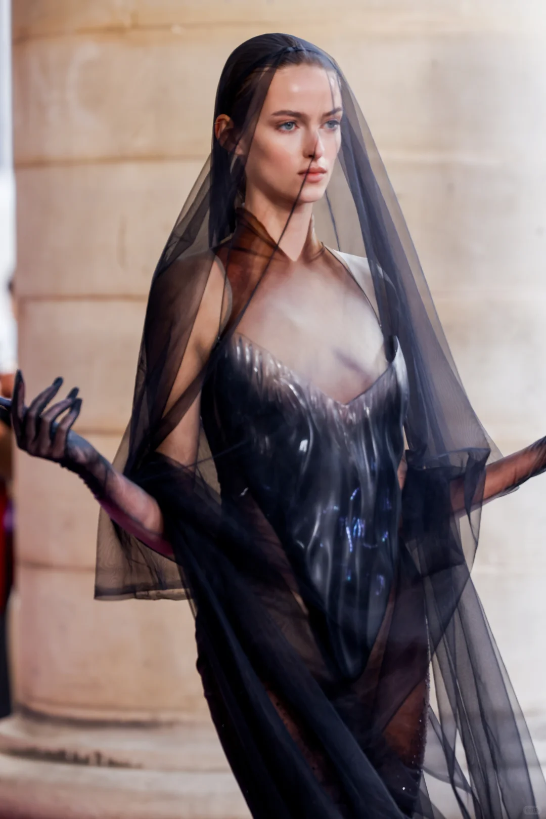 数字艺术|巴黎时装周秀款——以光具像化流