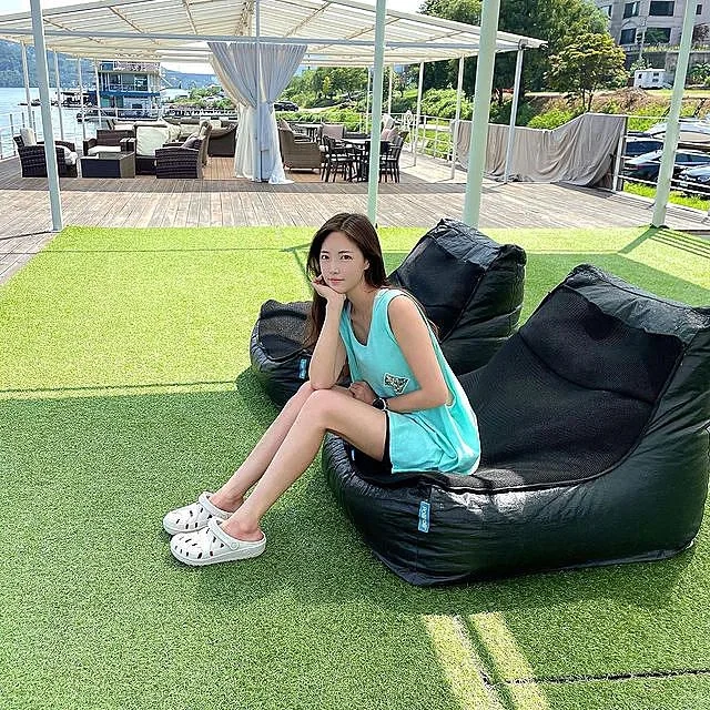 [ins美女]五官精致的大长腿女神模特写真3