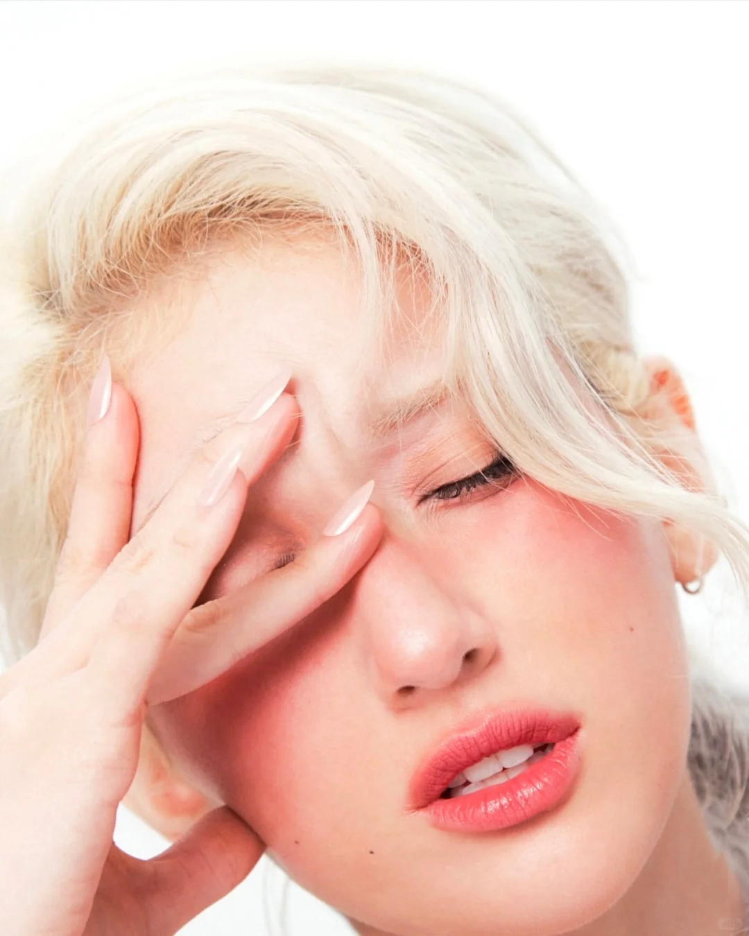 Somi彩妆新品模特图！GLYF上脸也太美了