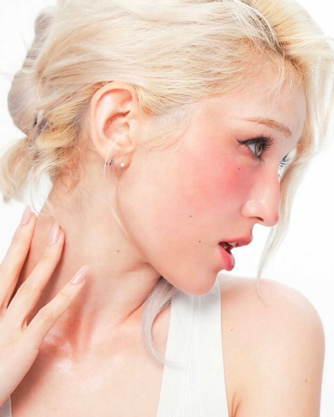 Somi彩妆新品模特图！GLYF上脸也太美了