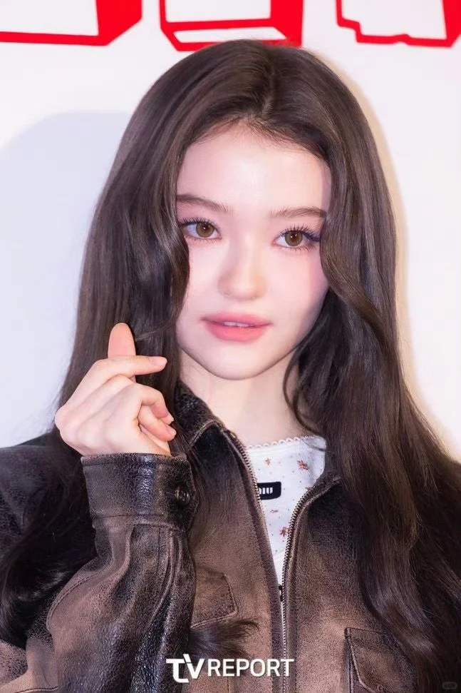 ella这双浅咖色双眸好美～