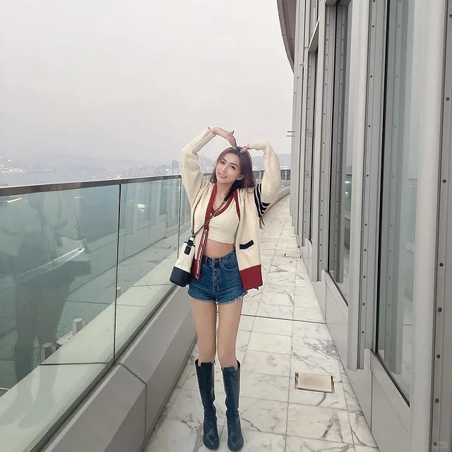 ins美女:五官精致的大长腿美女写真7