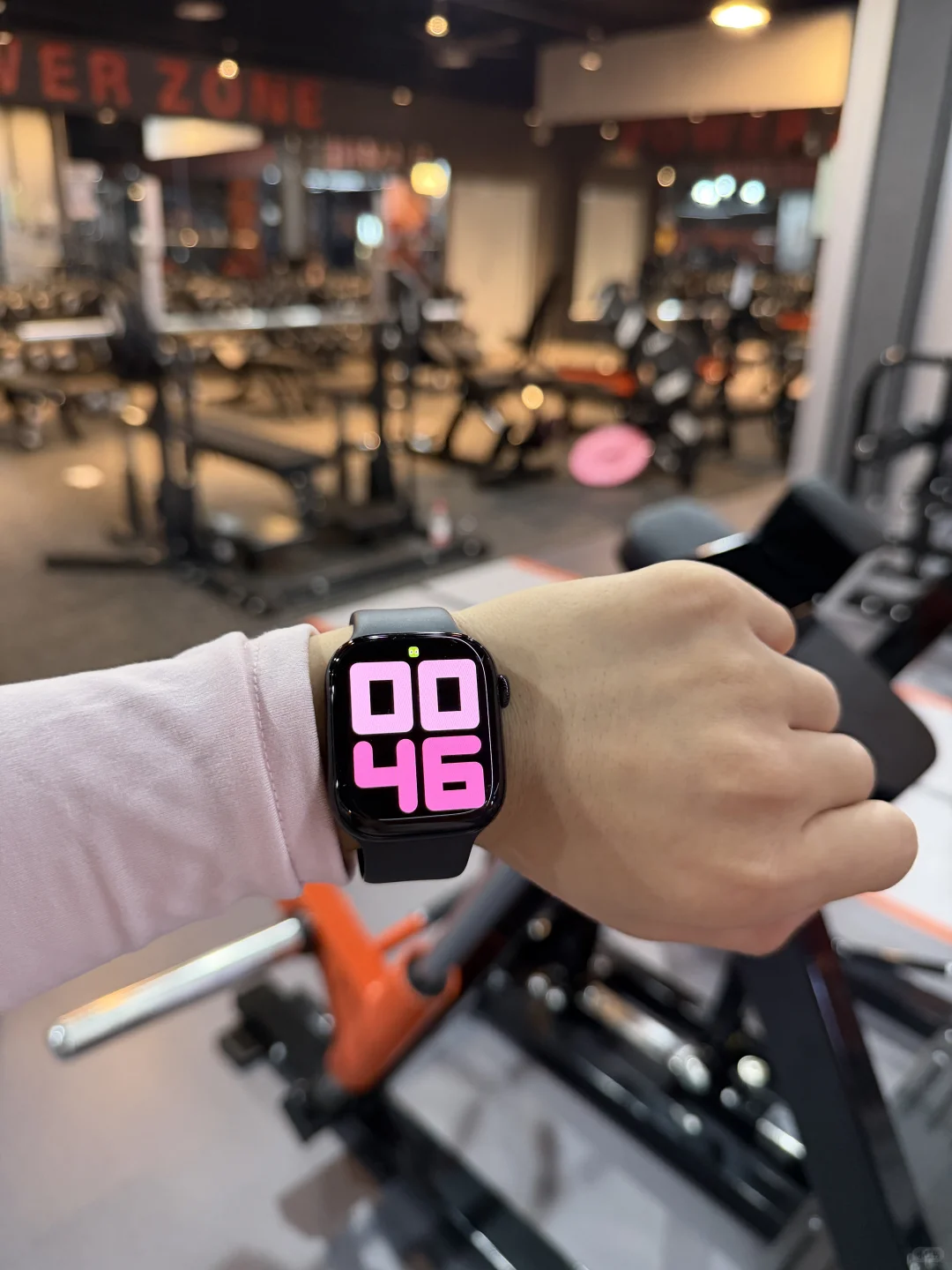 凌晨一点的健身房