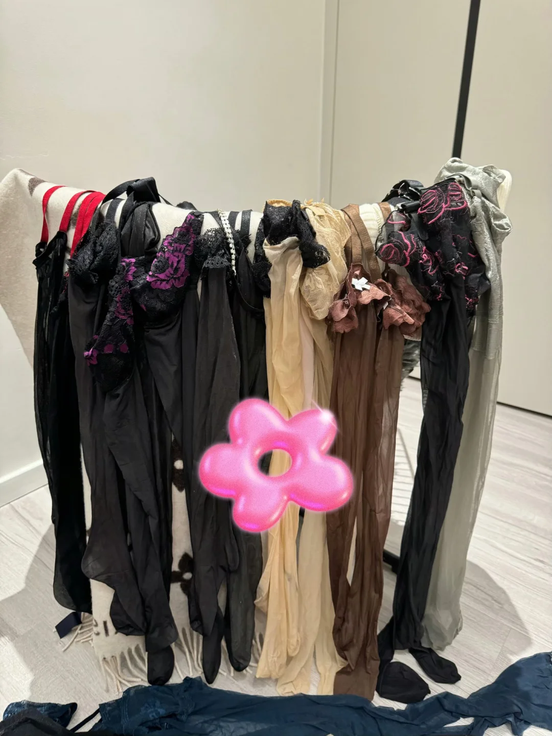 我喜欢尝试不同类型的丝袜👠重度丝袜爱好者