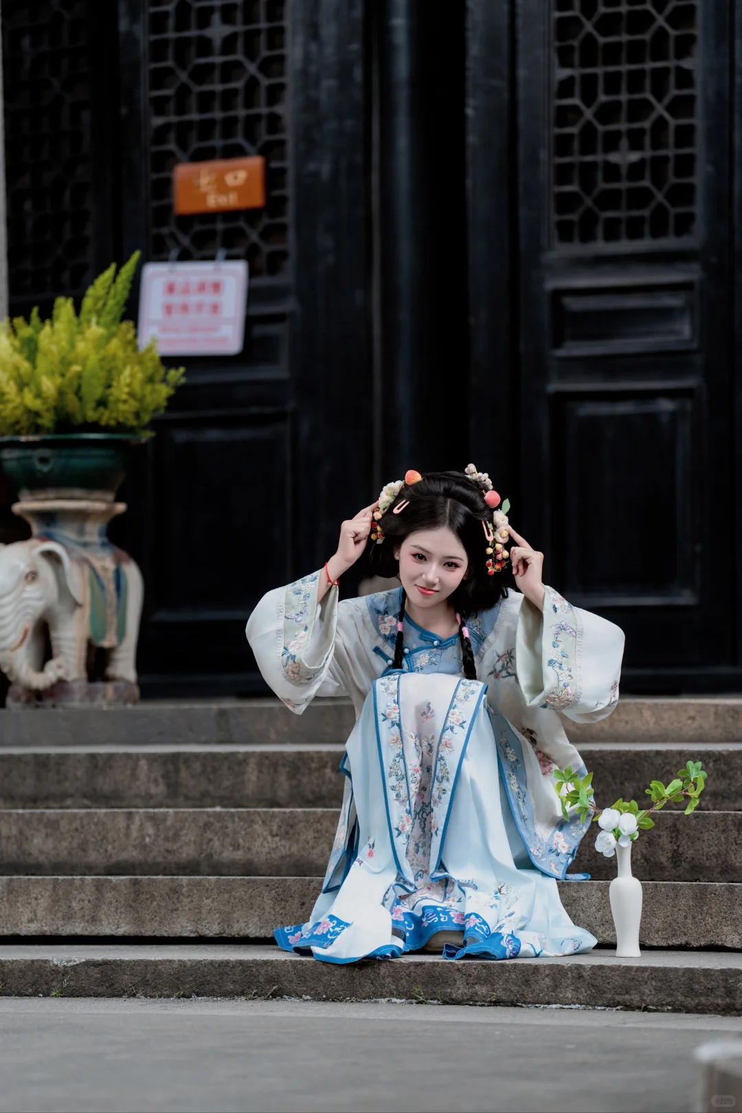 可爱型清汉女拍照姿势