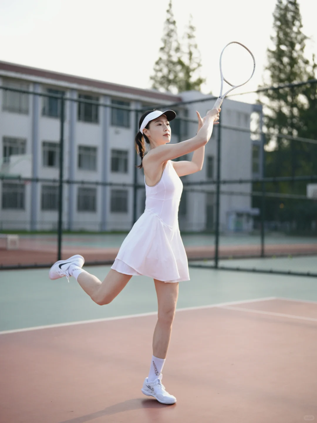 女人年轻的秘诀就是少拧巴多运动