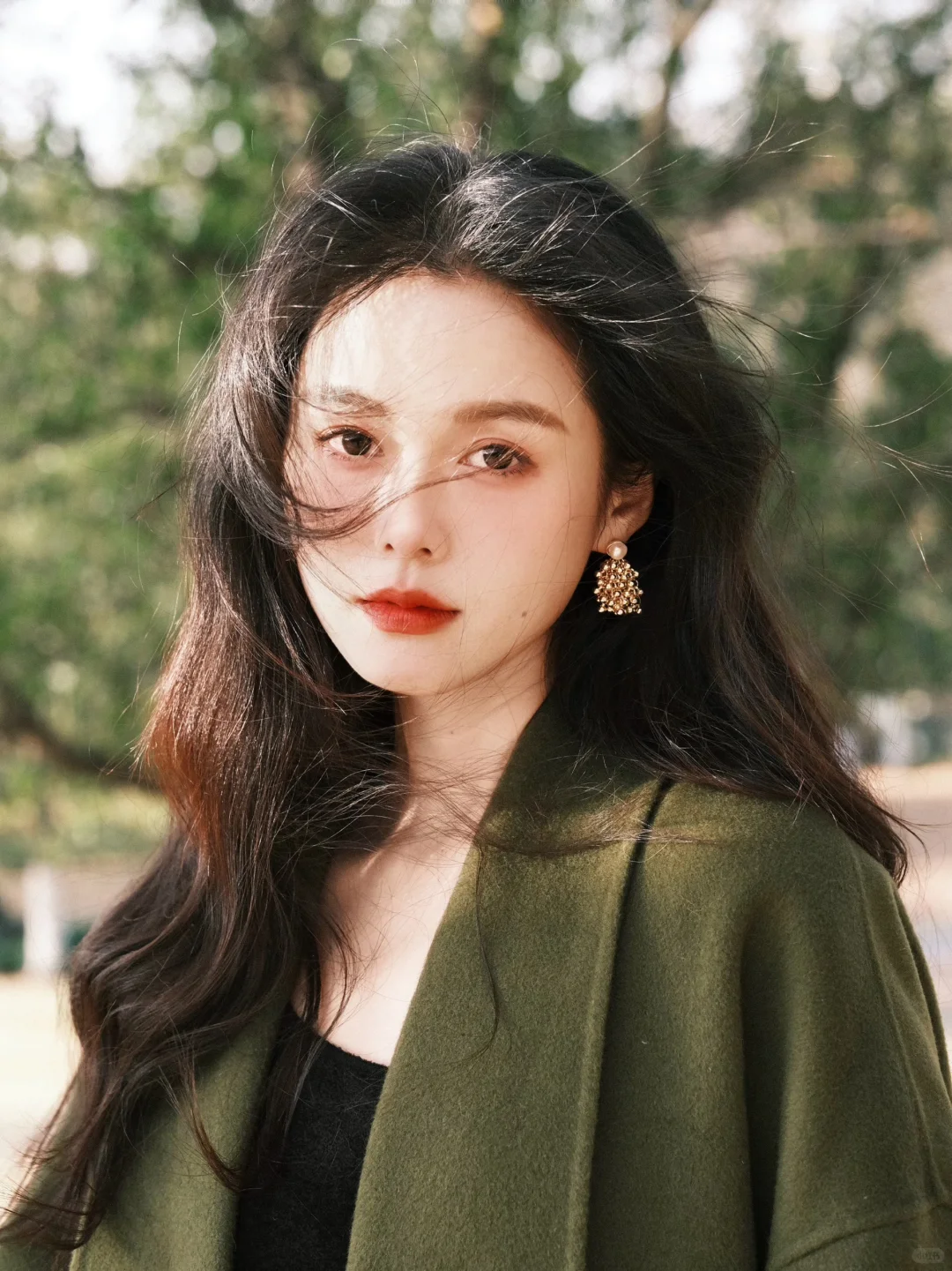 她是冬日里最浓郁的一抹绿