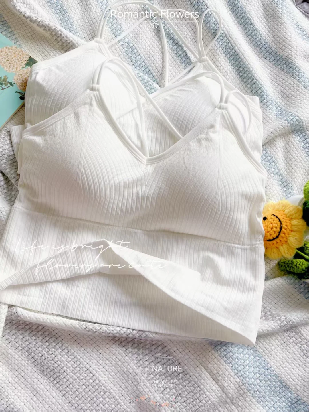 秋日里的小美好：轻盈吊带与美背时光