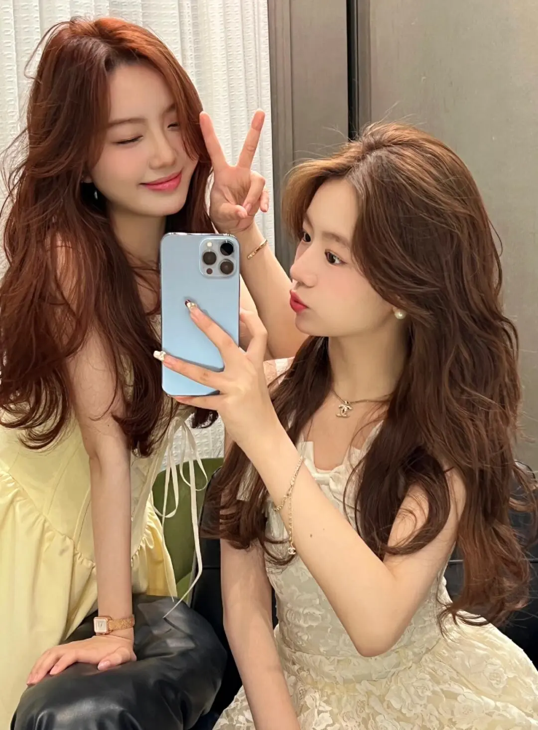 甜美女孩子的温柔发色， 姐妹一起，快乐加倍