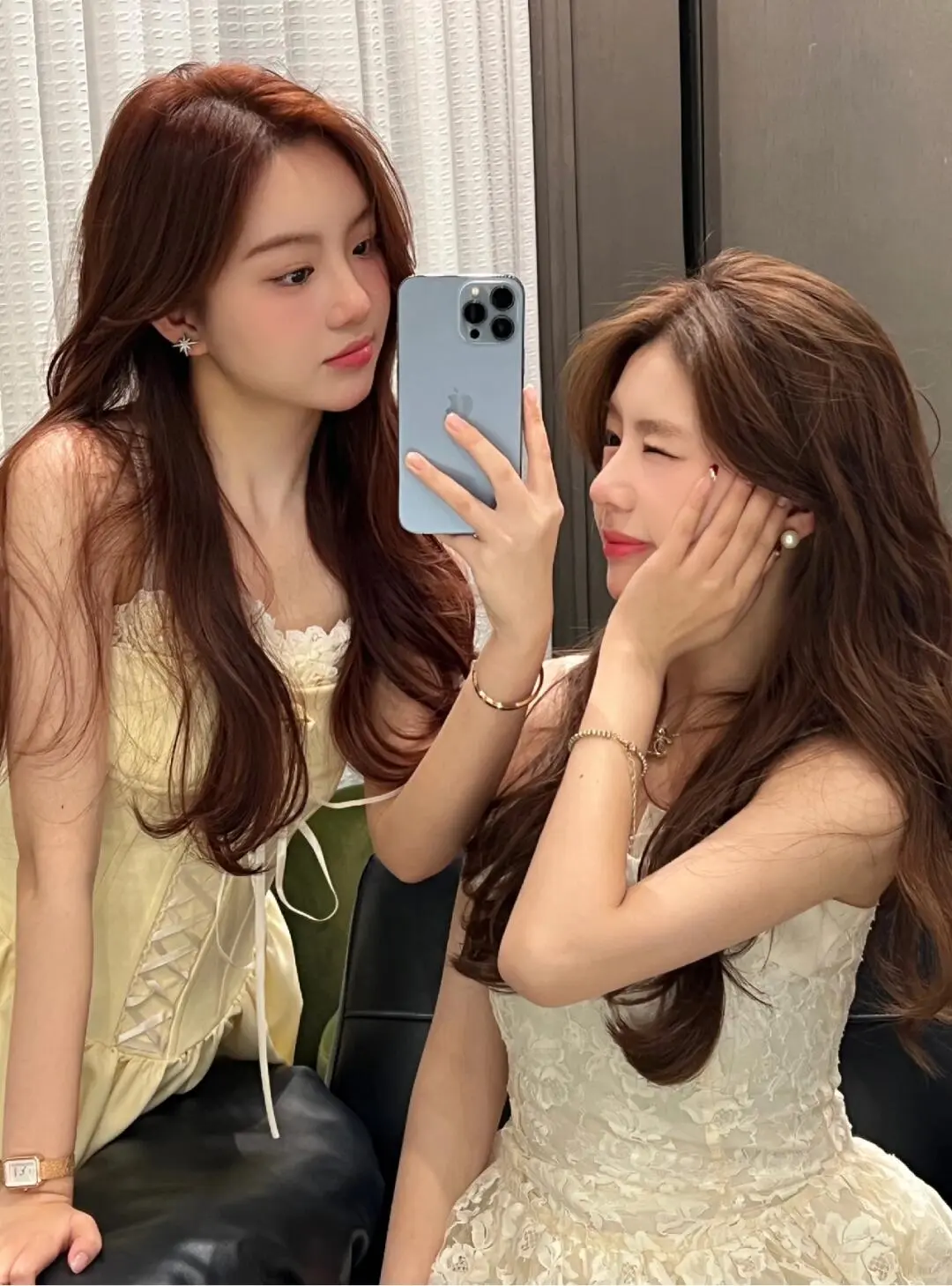 甜美女孩子的温柔发色， 姐妹一起，快乐加倍