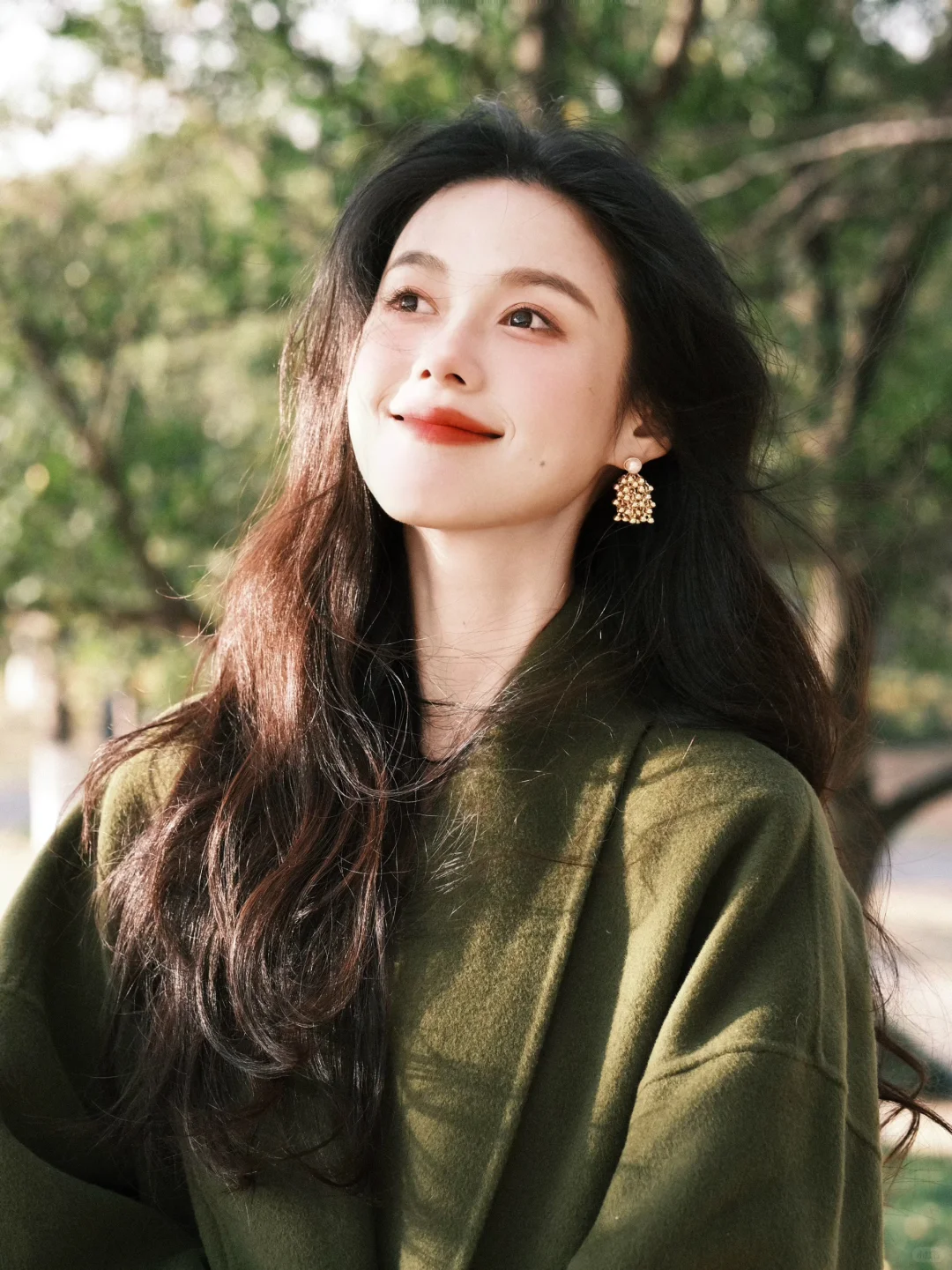 她是冬日里最浓郁的一抹绿