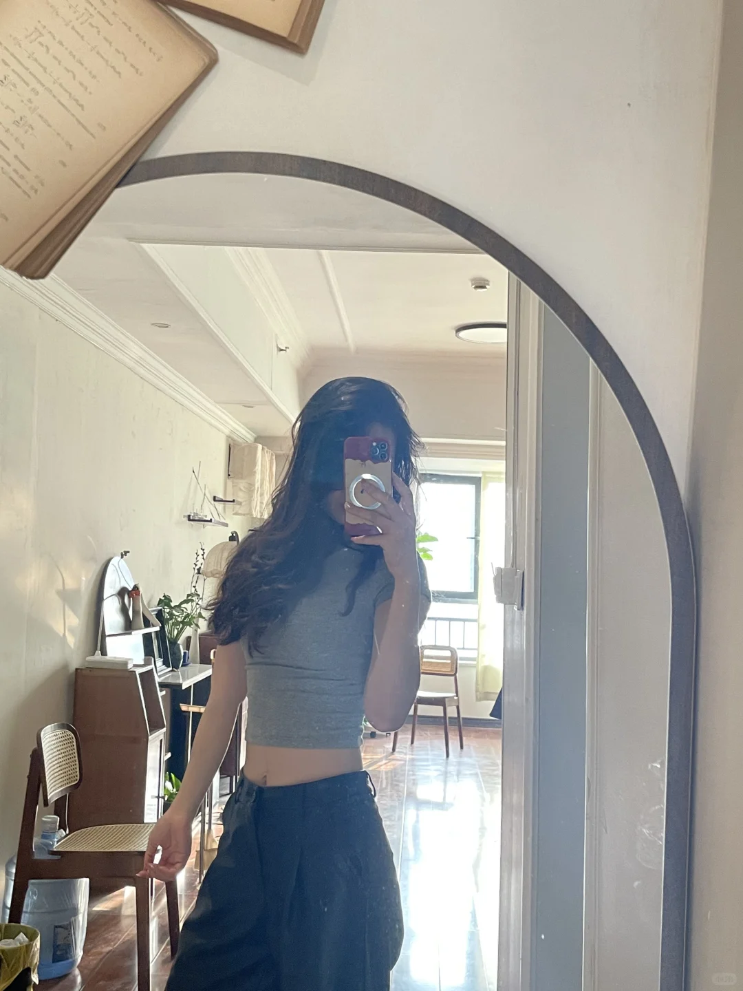 谁说薄肌女穿上衣服就看不出训练痕迹