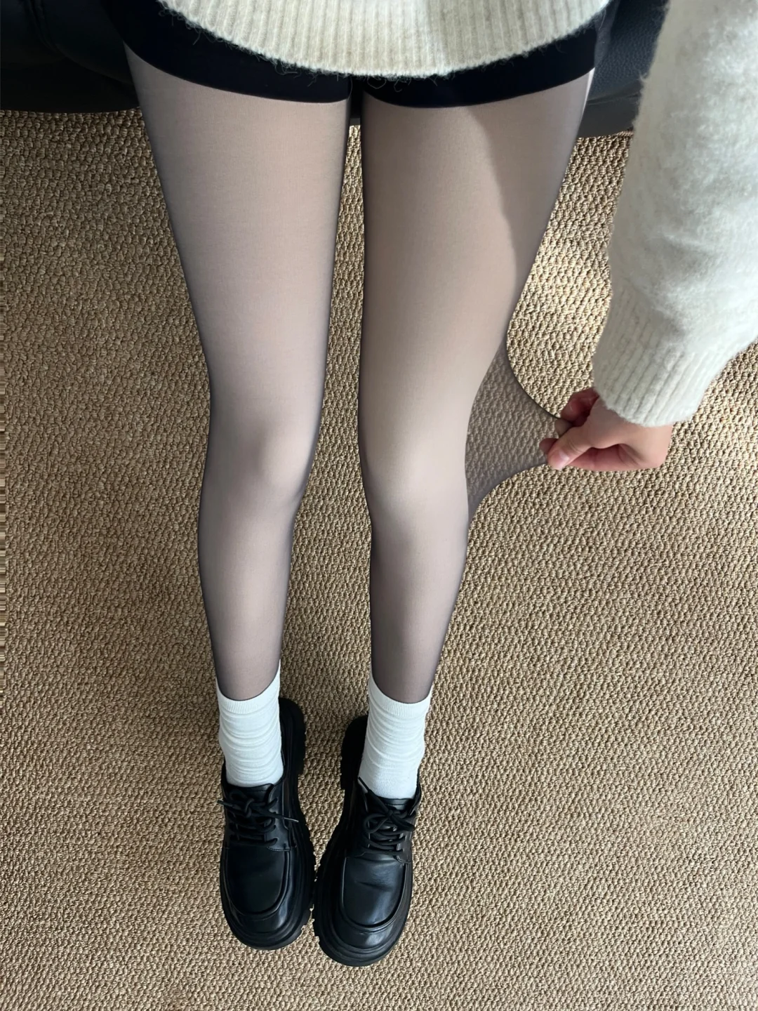 加绒黑丝配白袜真的会很奇怪吗？